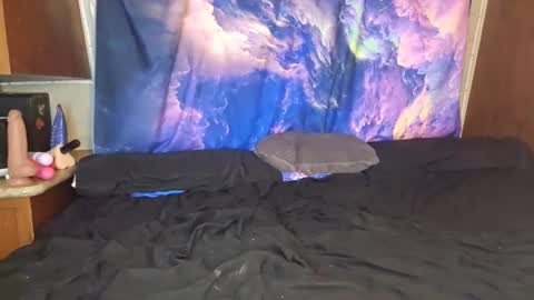 LilPies  online show from March 13, 3:32 am