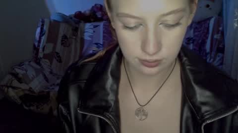 lily_ember online show from December 5, 8:28 pm
