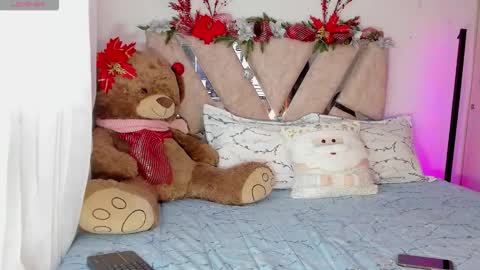 lily_hiill online show from December 19, 9:10 pm