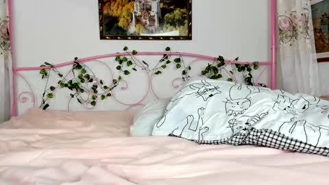 Snapshot of lily_holy chatting on December 20, 11:26 pm all my content for 4 below online show from December 20, 11:26 pm