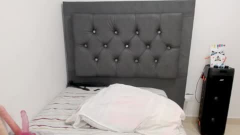 Lily Roberts online show from May 5, 11:10 pm