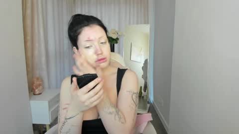 lily online show from May 11, 1:23 am