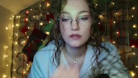 small lily online show from December 14, 11:05 am