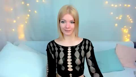 lilydavisss online show from March 12, 3:10 am