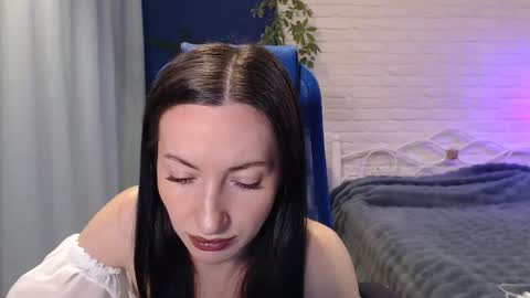 Snapshot of lilymellow chatting on October 17, 5:55 am Lily online show from October 17, 5:55 am
