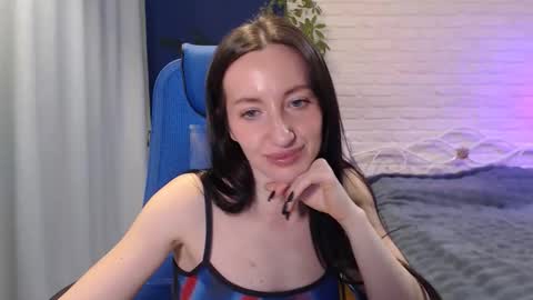 Snapshot of lilymellow chatting on October 19, 7:46 am Lily online show from October 19, 7:46 am