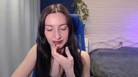 Snapshot of lilymellow chatting on October 10, 5:57 am Lily online show from October 10, 5:57 am