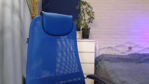 Snapshot of lilymellow chatting on September 29, 3:27 am Lily online show from September 29, 3:27 am