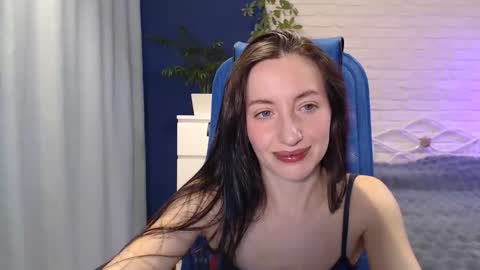 Snapshot of lilymellow chatting on October 13, 4:14 am Lily online show from October 13, 4:14 am