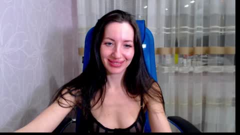 Snapshot of lilymellow chatting on February 15, 10:42 pm Lily online show from February 15, 10:42 pm