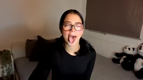 LillyPanda online show from November 7, 8:33 pm