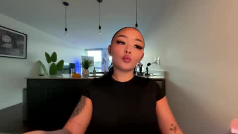 lilypowpow online show from March 19, 1:00 am