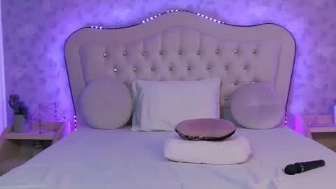 Snapshot of lilyrose_ chatting on March 10, 7:11 am online show from March 10, 7:11 am