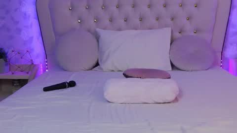 Snapshot of lilyrose_ chatting on February 27, 10:33 am online show from February 27, 10:33 am