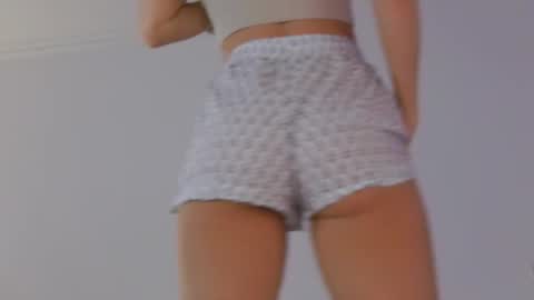 Snapshot of lilyroselyn chatting on October 7, 2:24 pm Lily online show from October 7, 2:24 pm