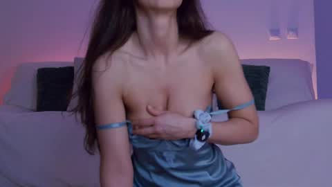 Lily online show from April 4, 6:26 pm