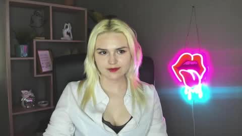 Lily online show from May 5, 5:08 pm