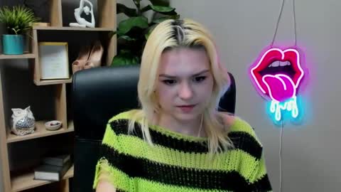 Lily online show from March 17, 5:07 pm