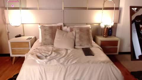 Snapshot of lina_montclair chatting on October 22, 7:59 pm Lina online show from October 22, 7:59 pm