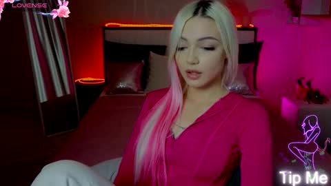 I am Lina online show from November 16, 2:30 pm