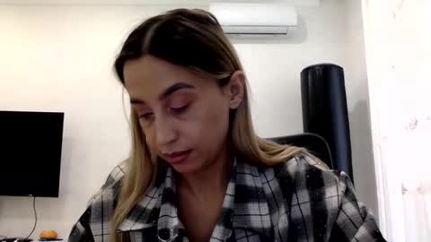 linavora online show from February 6, 11:35 am