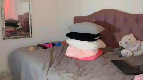 Snapshot of linda_581 chatting on October 20, 12:37 am linda online show from October 20, 12:37 am