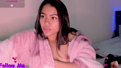 Snapshot of linda_alana chatting on December 26, 3:27 am Alana online show from December 26, 3:27 am