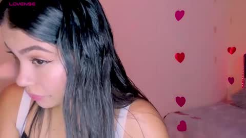 Snapshot of linda_alana chatting on February 15, 6:44 pm Alana online show from February 15, 6:44 pm