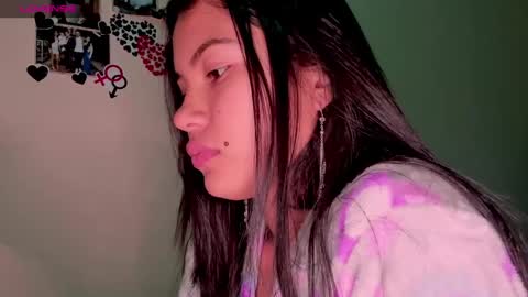Snapshot of linda_alana chatting on December 10, 9:54 pm Alana online show from December 10, 9:54 pm