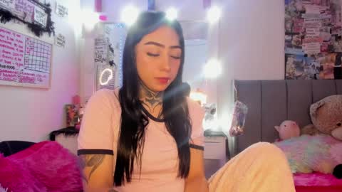 Lindaa maria  online show from April 1, 4:46 am