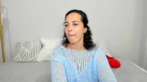 Linda online show from June 19, 1:33 am