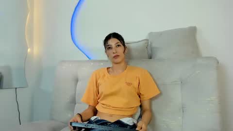 lindsey  online show from June 20, 8:15 pm