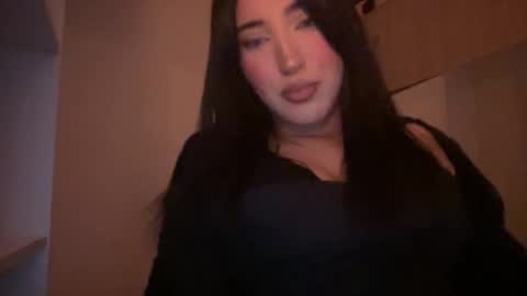 Linh Everlyn online show from February 17, 1:54 pm