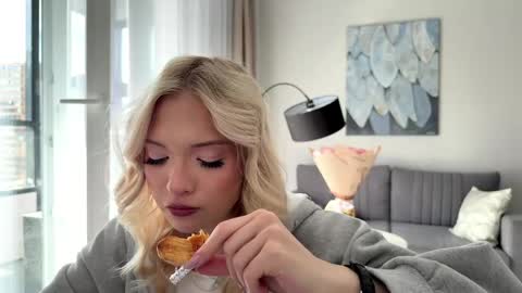 Emma online show from May 6, 1:28 pm