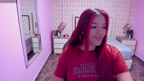 Snapshot of linzi_lennox chatting on September 29, 2:21 am L I N Z I online show from September 29, 2:21 am