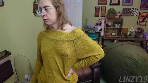 Linzy19 online show from December 5, 11:45 pm