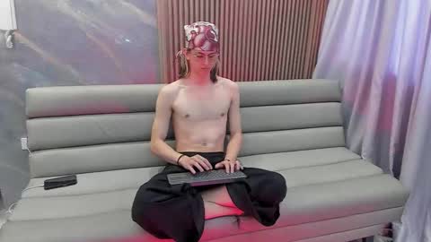 Lior evan online show from November 16, 12:18 pm