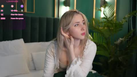 lirakink online show from December 4, 4:56 am