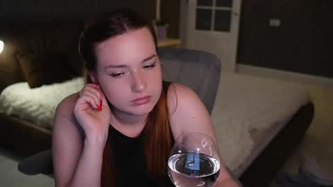lisa_elfy online show from June 6, 4:24 pm