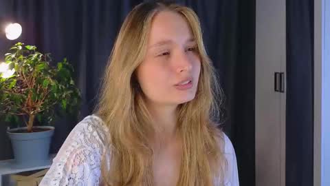 Snapshot of lisa_schiele chatting on September 21, 8:02 pm Elisabeth or Lisa online show from September 21, 8:02 pm