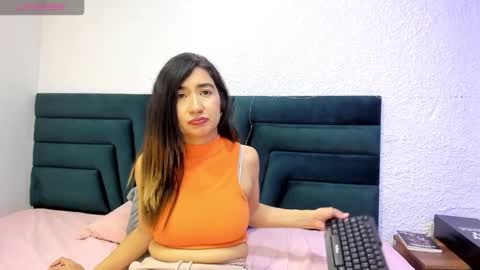 lisa white  online show from December 17, 3:57 am