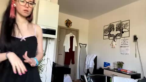 Aileen online show from May 14, 7:17 am