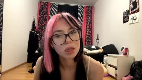 Aileen online show from May 10, 6:25 pm