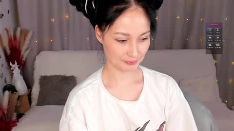 Lisa Moore online show from February 15, 3:28 pm