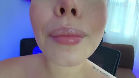 Snapshot of lisbet_21x chatting on February 14, 7:23 pm Lisbet online show from February 14, 7:23 pm