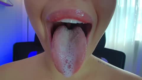 Snapshot of lisbet_21x chatting on February 5, 2:05 pm Lisbet online show from February 5, 2:05 pm