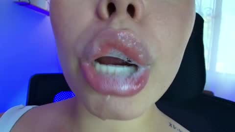 Snapshot of lisbet_21x chatting on January 27, 10:06 pm Lisbet online show from January 27, 10:06 pm