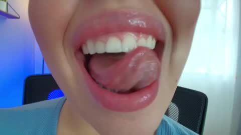 Snapshot of lisbet_21x chatting on March 12, 7:36 pm Lisbet online show from March 12, 7:36 pm