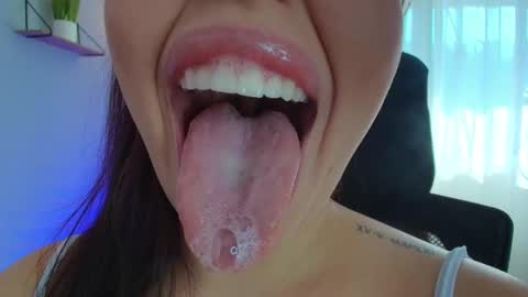 Snapshot of lisbet_21x chatting on March 9, 1:48 pm Lisbet online show from March 9, 1:48 pm