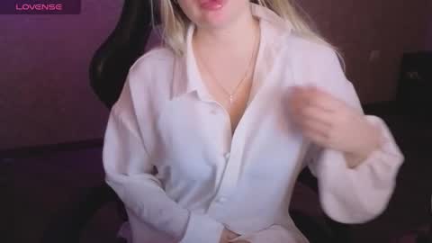 Anna online show from April 19, 2:51 pm